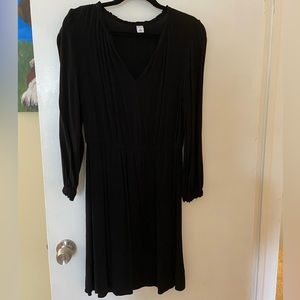Old navy dress with ruffle accent Medium
